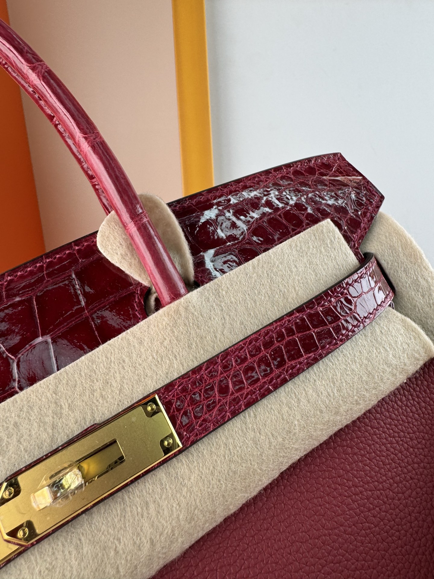 Birkin/Birkin-30cm-touch-Togo-and-Shiny-Crocodile-Burgundy/img_004