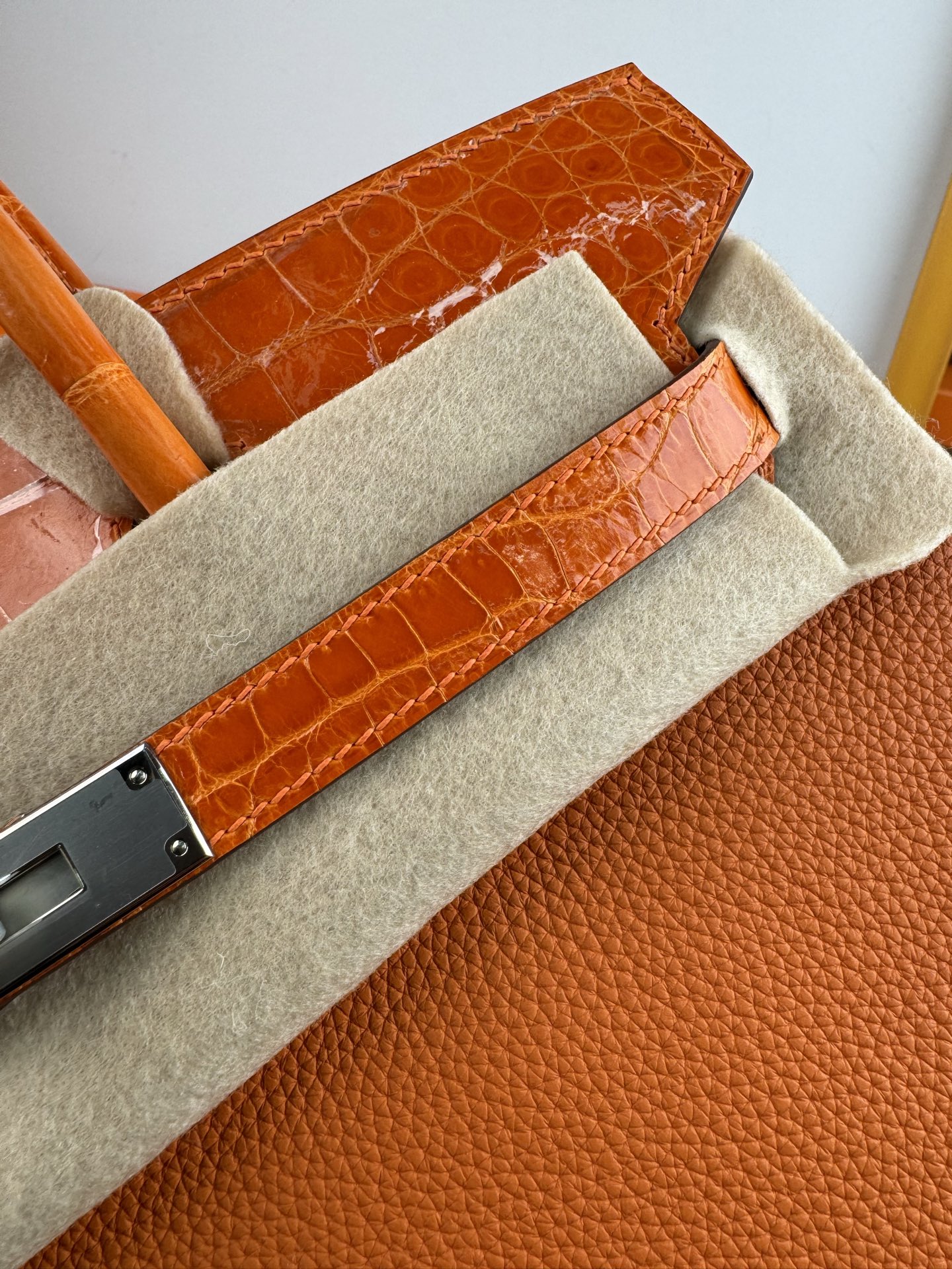 Birkin/Birkin-30cm-touch-Togo-and-Shiny-Crocodile-Orange-SHW/img_005