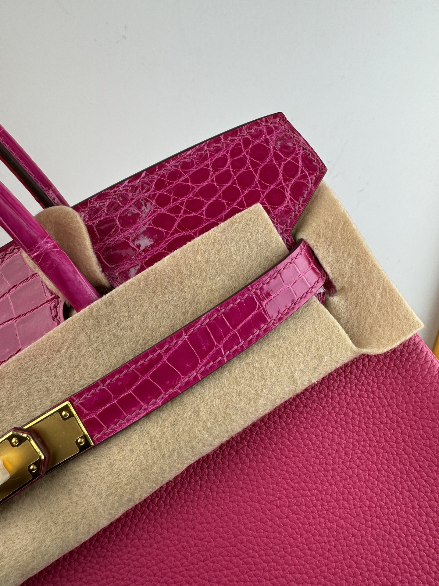 Birkin/Birkin-30cm-touch-Togo-and-Shiny-Crocodile-Rose-Red/img_005