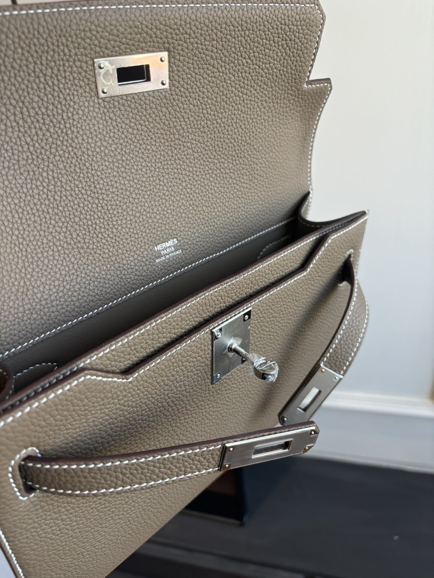 Depeches 25/Kelly-Depeches-25cm-Togo-Etoupe-SHW/img_008