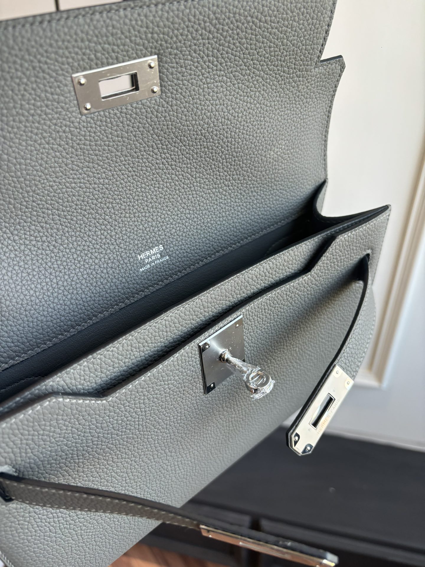 Depeches 25/Kelly-Depeches-25cm-Togo-Grey-SHW/img_008